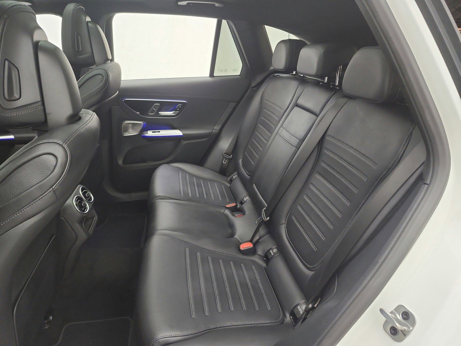 New 2026 Polar White Mercedes-Benz GLC 300 SUV image 33