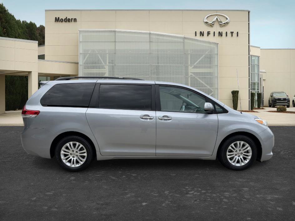 Used 2013 Silver Sky Metallic Toyota XLE image 4