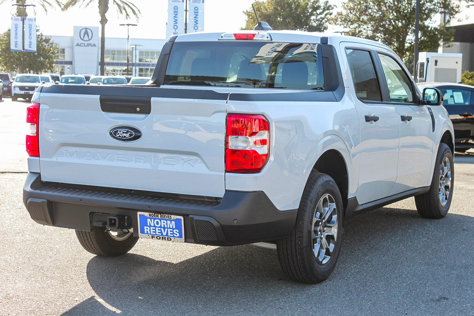 New 2025 White Metallic Ford XLT image 6