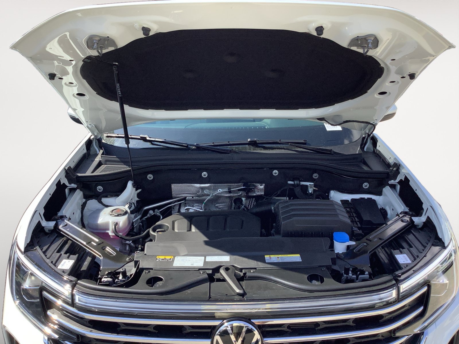 New 2026 OPAL WHITE Volkswagen 2.0T SE image 11