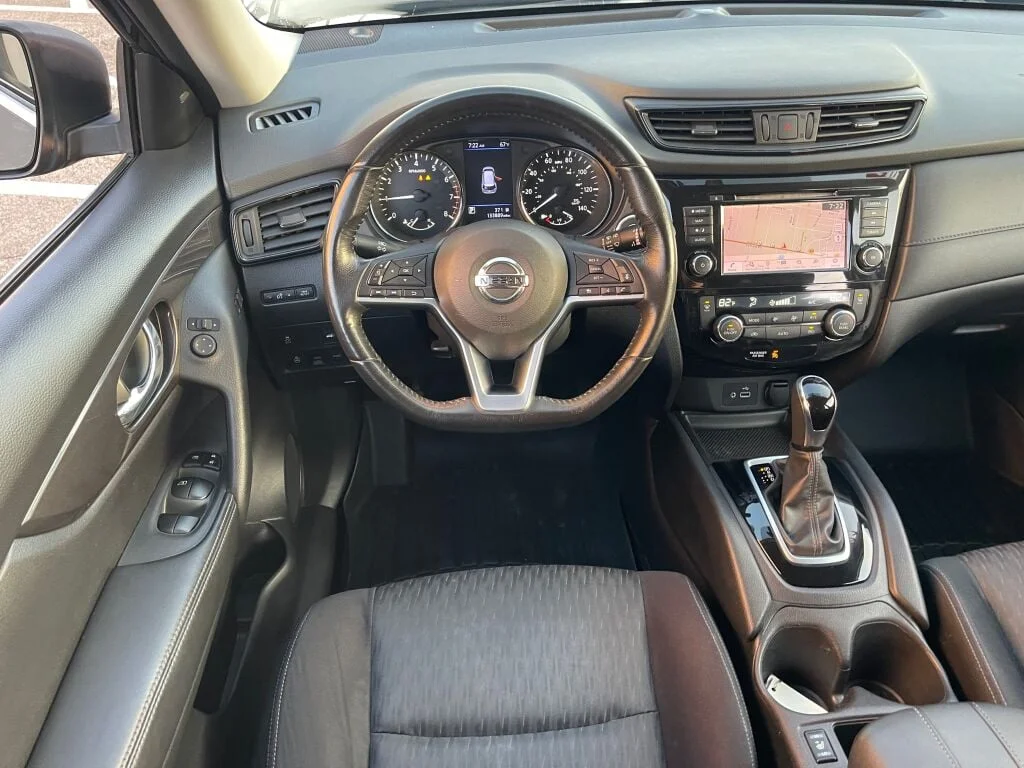 Used 2018 Nissan Rogue SV with VIN JN8AT2MV3JW305458 for sale in Youngstown, OH