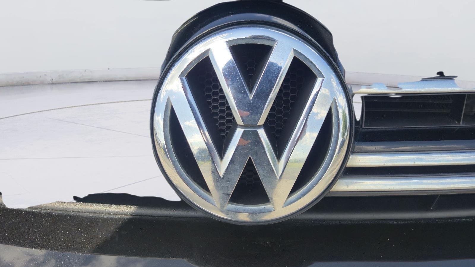 Used 2017  VOLKSWAGEN  image 9