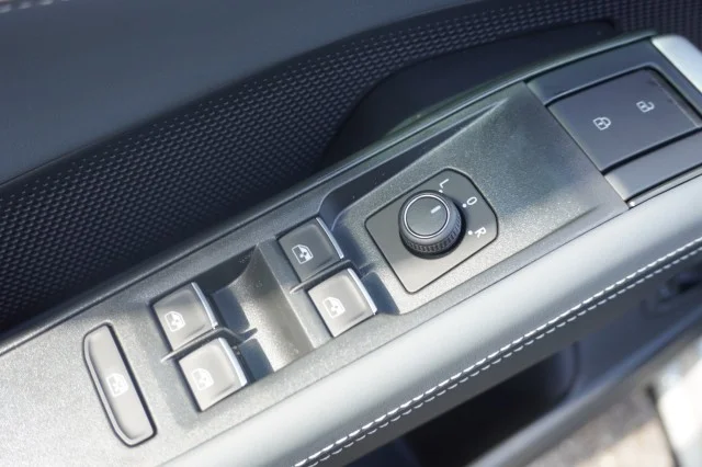 New 2027 Sandstone Volkswagen SE w/Technology image 16