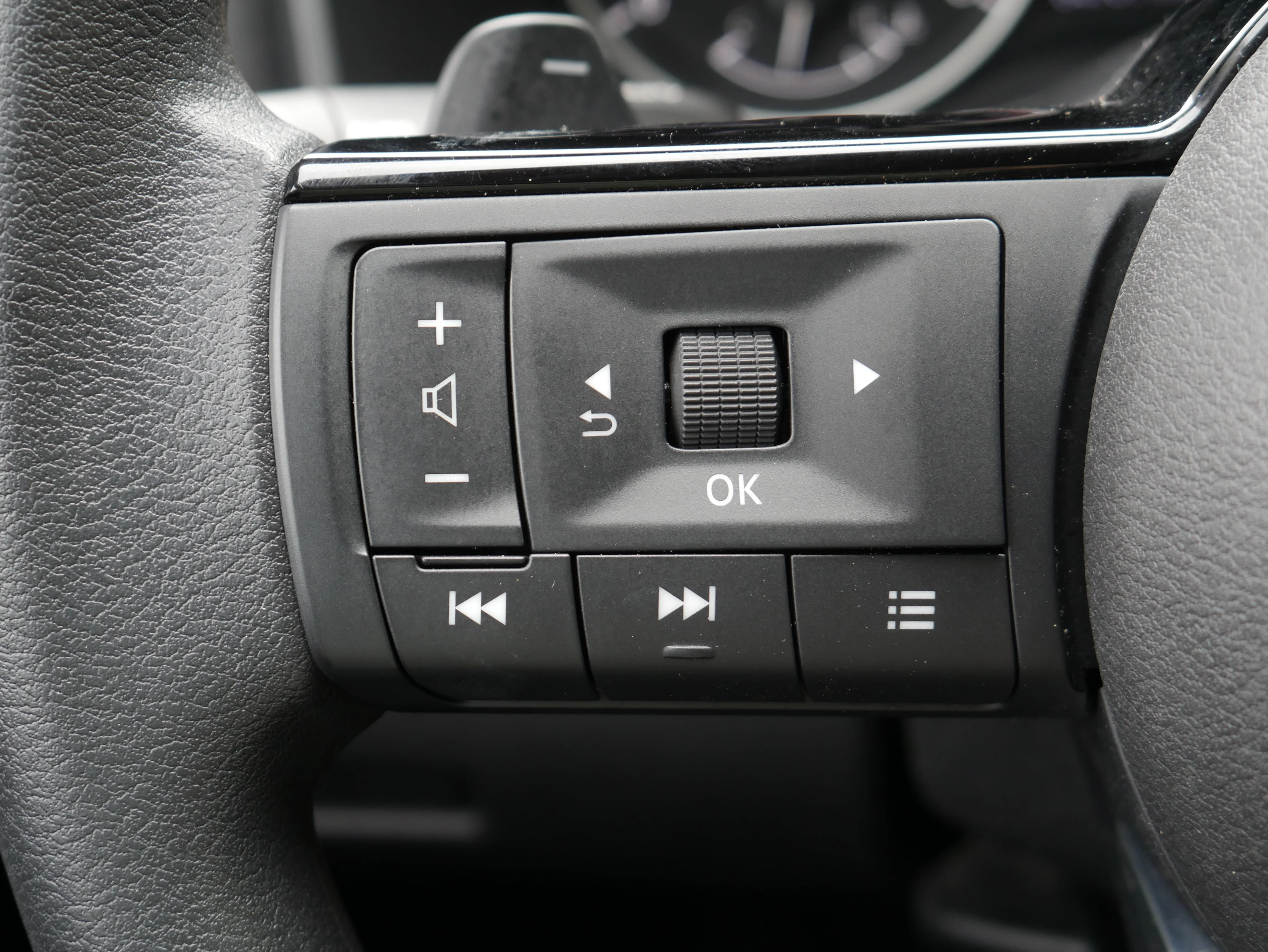 Used 2023 Gun Metallic Nissan SV image 23