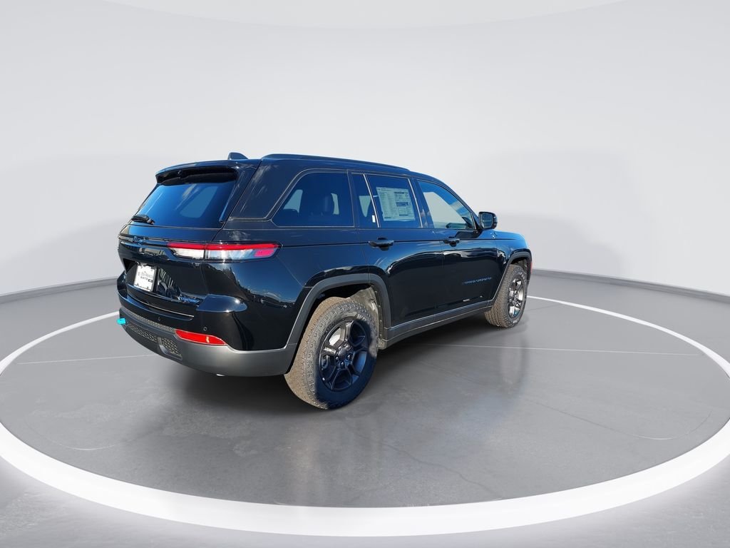 New 2024 Diamond Black Crystal Pearlcoat Jeep Trailhawk 4xe image 8