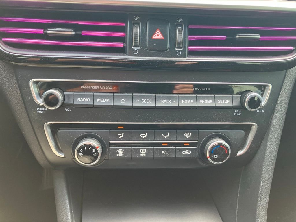 Used 2019 White Kia LX image 18