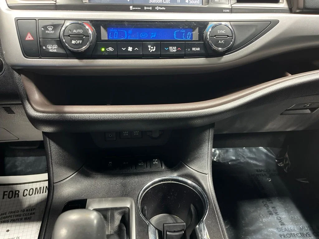 Used 2018 Ooh La La Rouge Mica Toyota XLE image 25