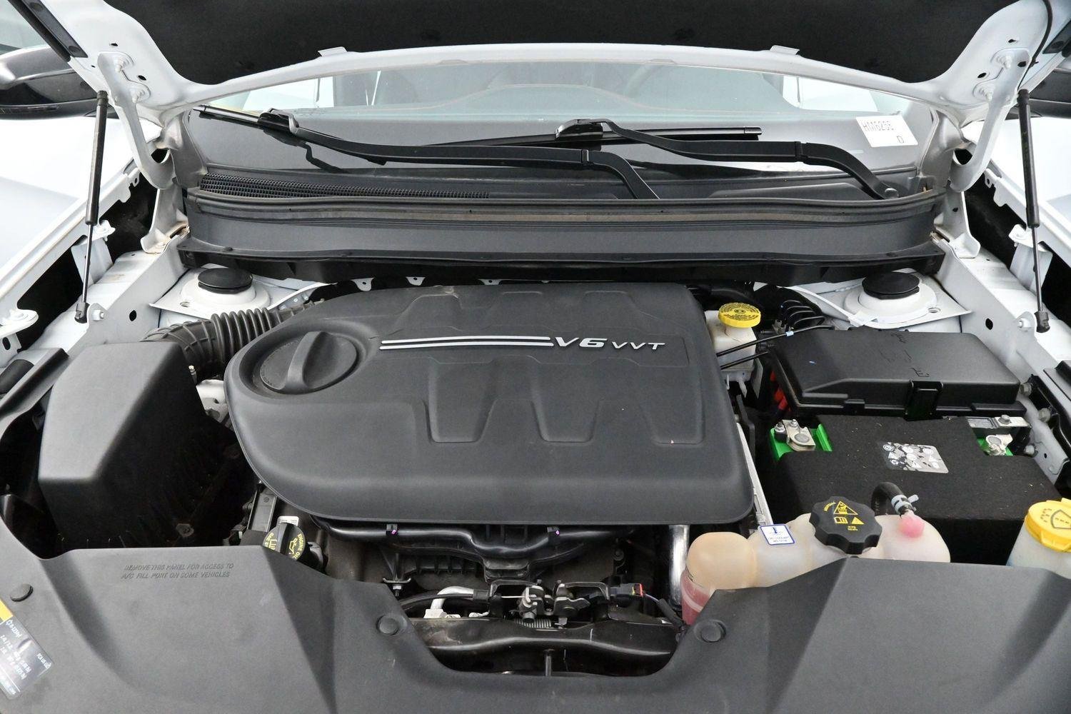 Used 2022 Bright White Clearcoat Jeep Trailhawk image 38