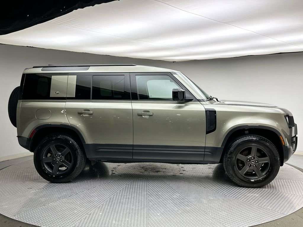 Used 2023 Pangea Green Metallic Land Rover S image 14