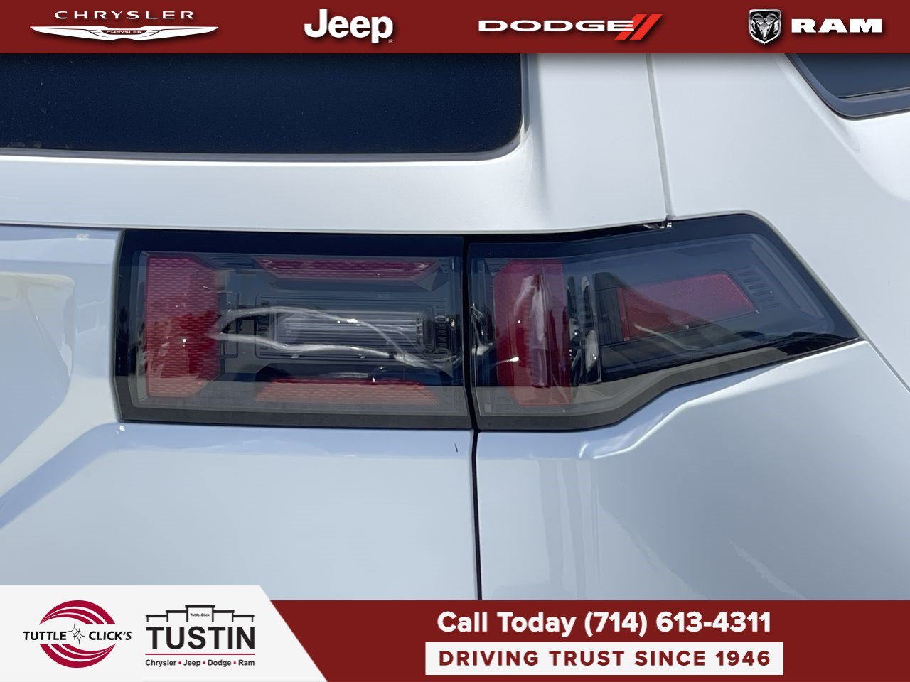 New 2026 Bright White Clear-Coat Exterior Paint Jeep Limited image 9