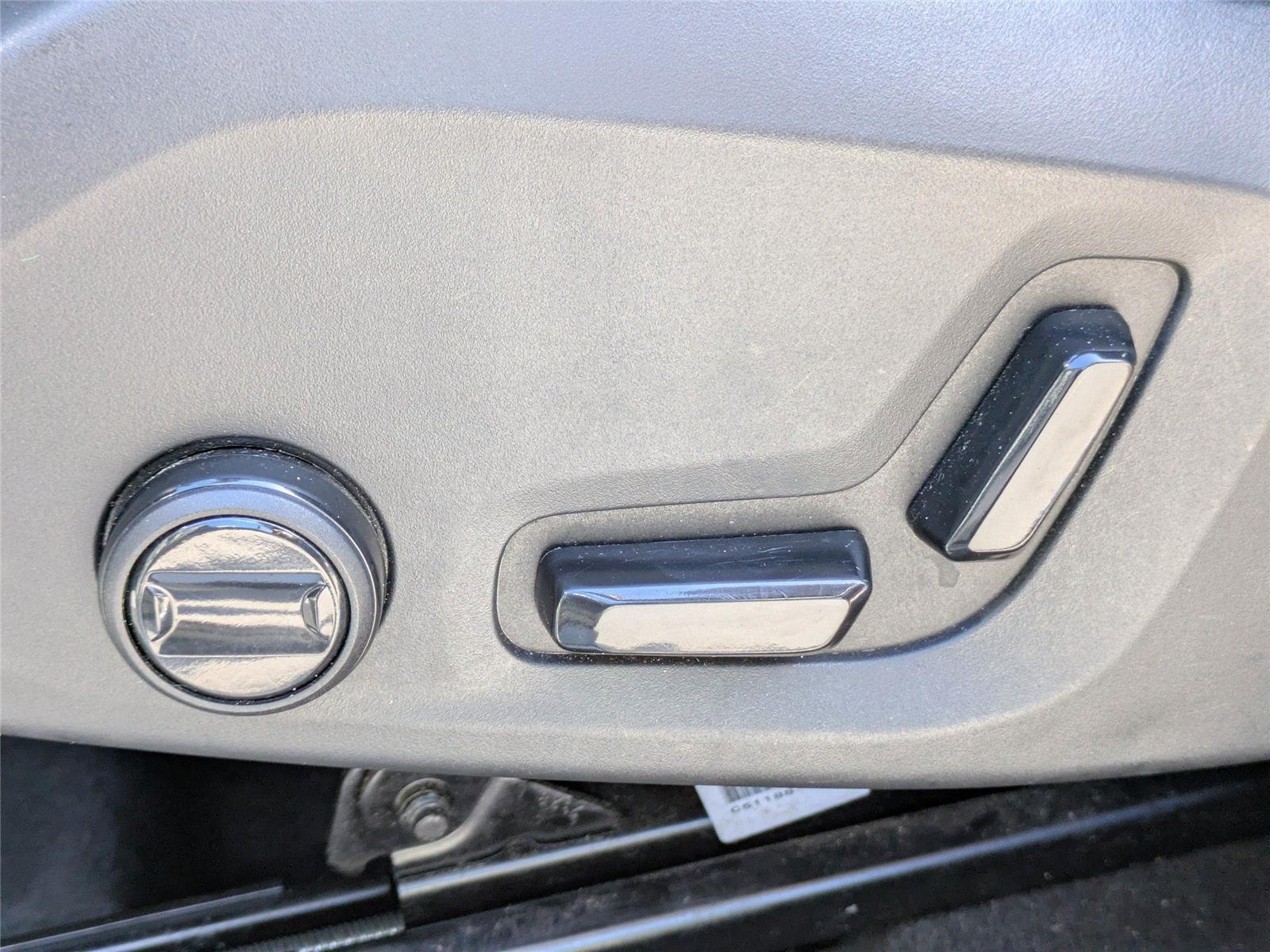 Used 2024 Vapour Grey Metallic Volvo Plus Dark Theme image 23