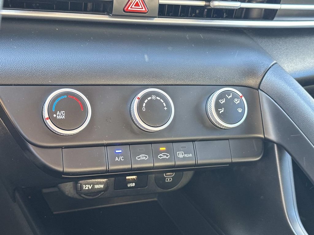 Used 2024  Hyundai SE image 24