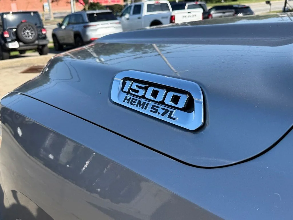 Used 2019 Silver Ram Big Horn/Lone Star image 11