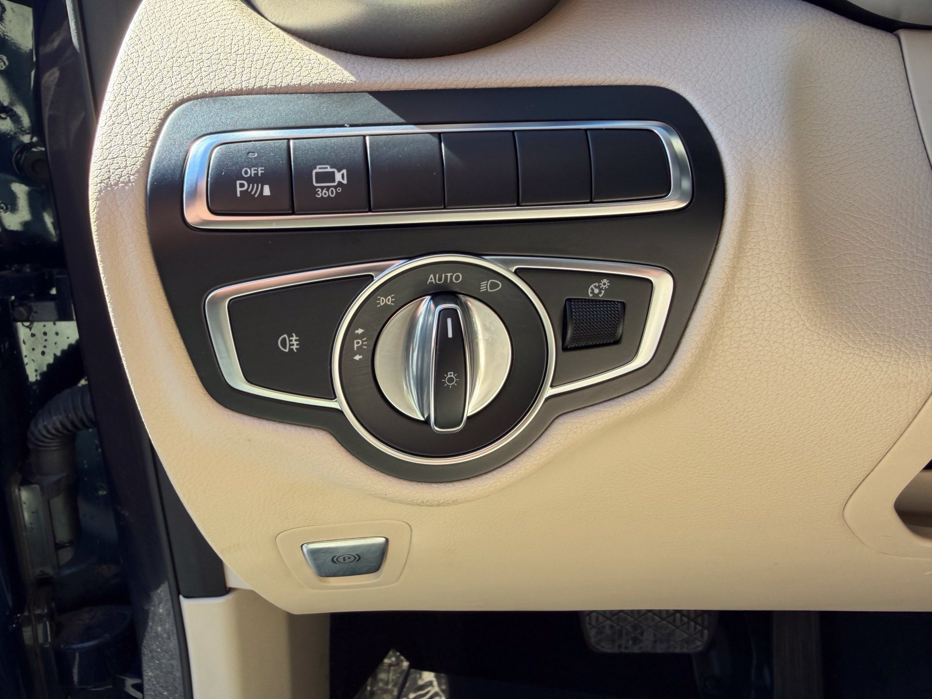 Used 2018  Mercedes-Benz GLC 300 image 11