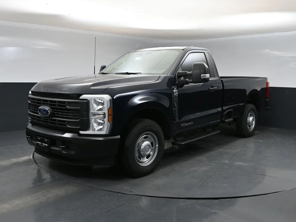 Used 2025 Blue Metallic Ford XL image 5