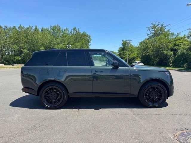 New 2026 Belgravia Green LAND ROVER SE image 6