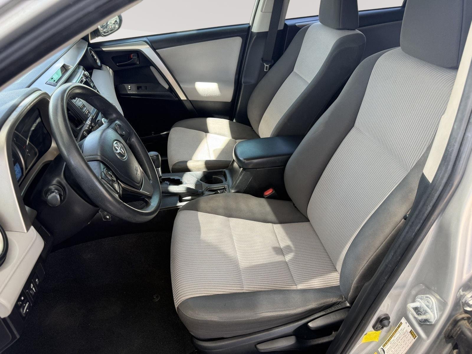 Used 2014 Classic Silver Metallic Toyota LE image 13