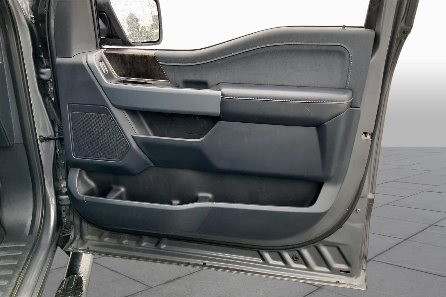 Used 2022 Light Blue Clearcoat Metallic Ford LARIAT image 22
