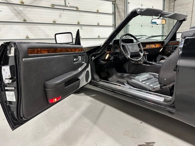 Used 1993  Jaguar Base image 30