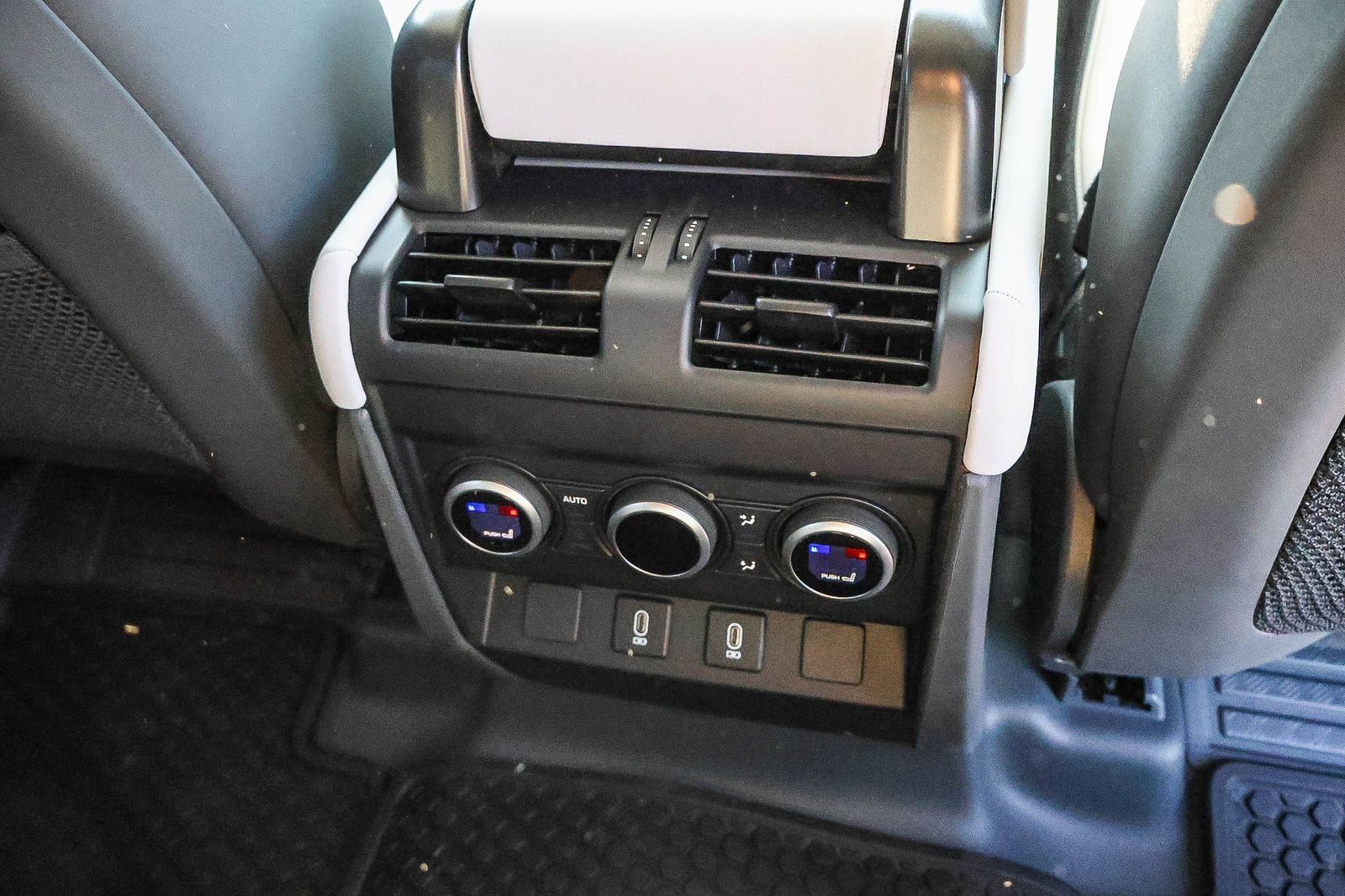 2026 Land Rover Defender X - Photo 19