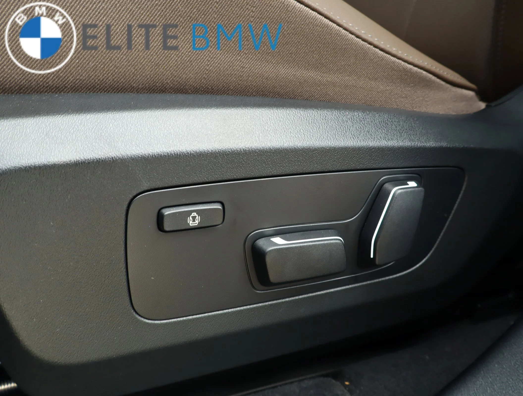 Used 2025 BROOKLYN GREY METALLIC BMW M50 XDRIVE image 9