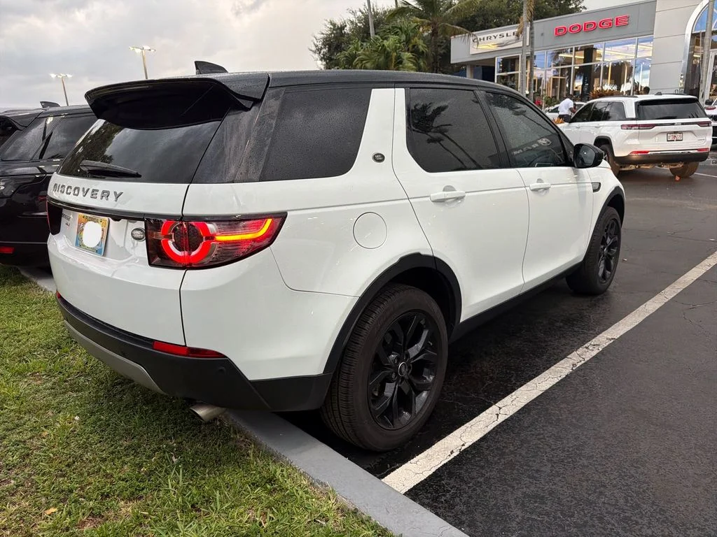 Used 2017  Land Rover HSE image 2