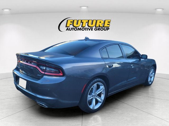 Used 2018 Gray Dodge SXT image 3
