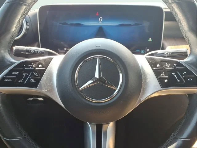 Used 2023  Mercedes-Benz GLC 300 image 14