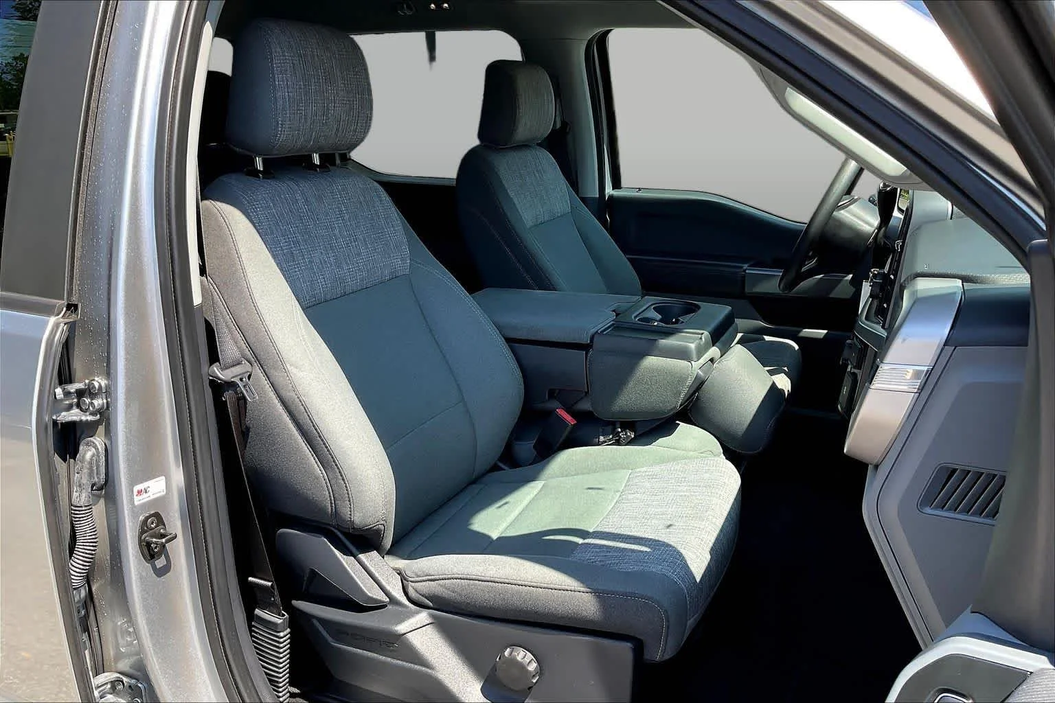 Used 2023 Iconic Silver Metallic Ford XLT image 17