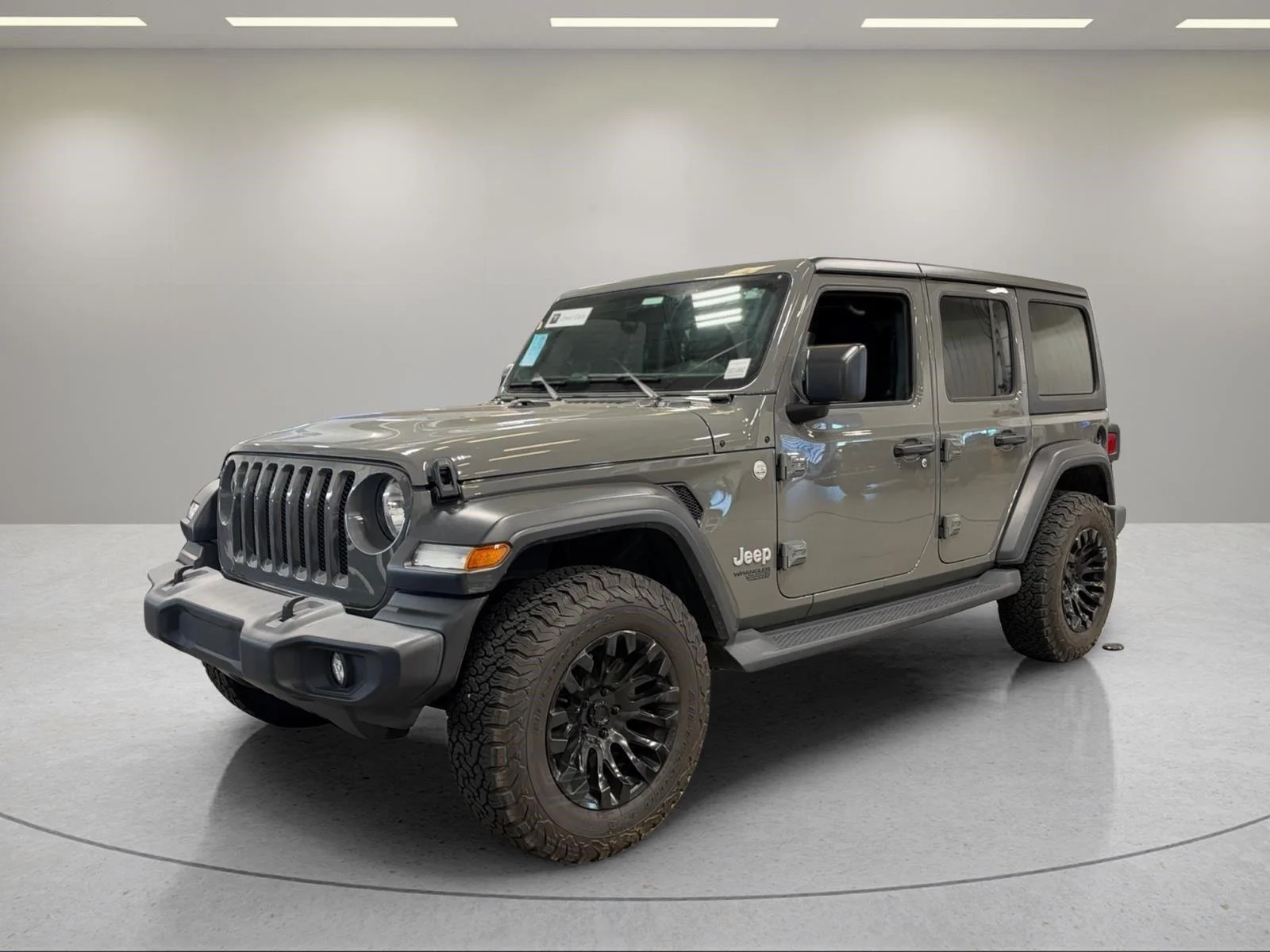 Used 2020 Sting-Gray Clearcoat Jeep Sport S image 1
