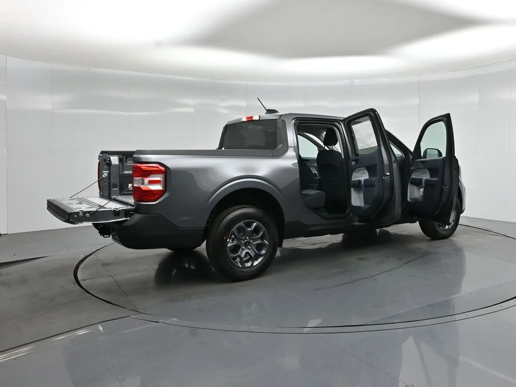 New 2026 Carbonized Gray Metallic Ford XLT image 5