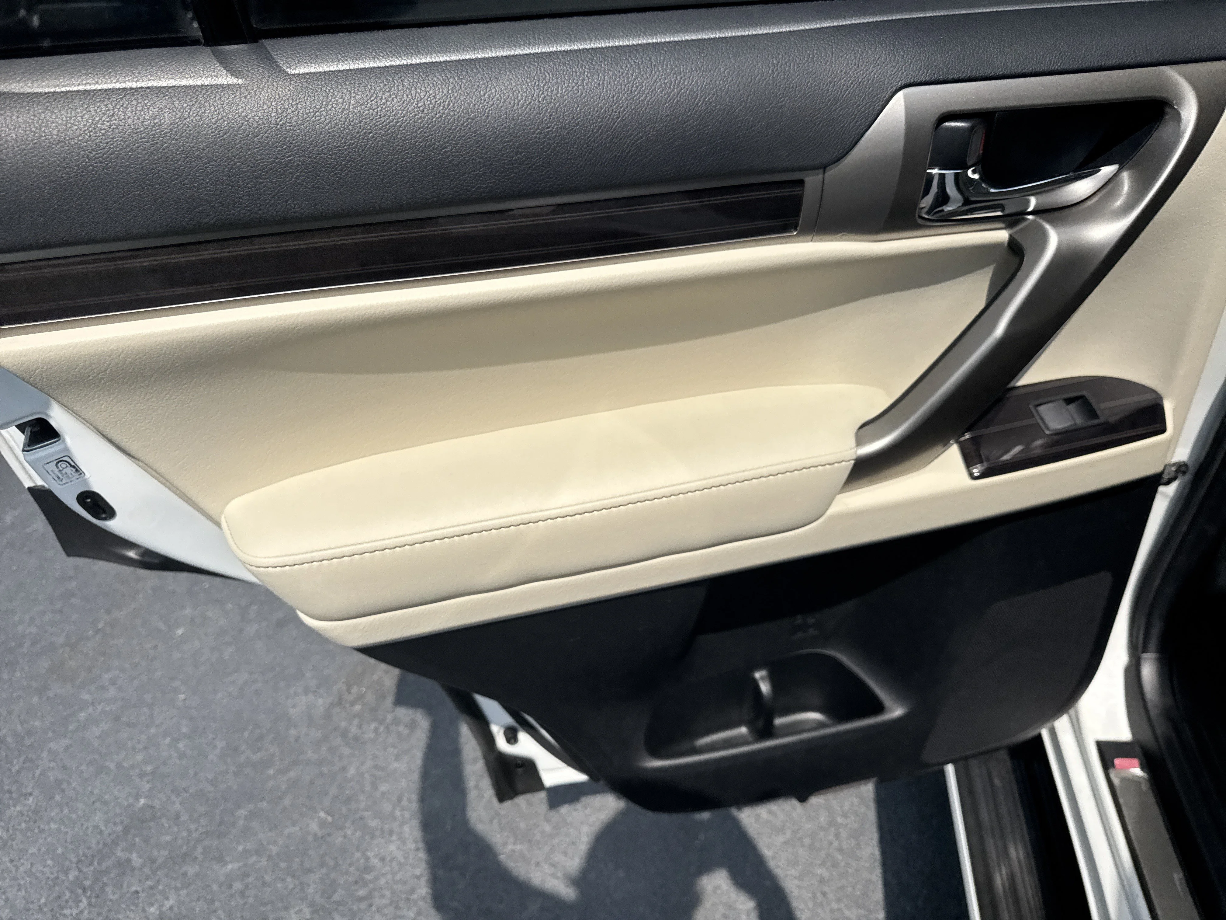 Used 2021 Starfire Pearl Lexus 460 image 27
