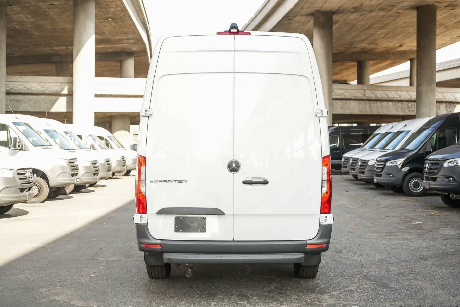 New 2025 Arctic+White Mercedes-Benz Cargo 170WB High Roof 113kW Battery RWD HO Motor image 41