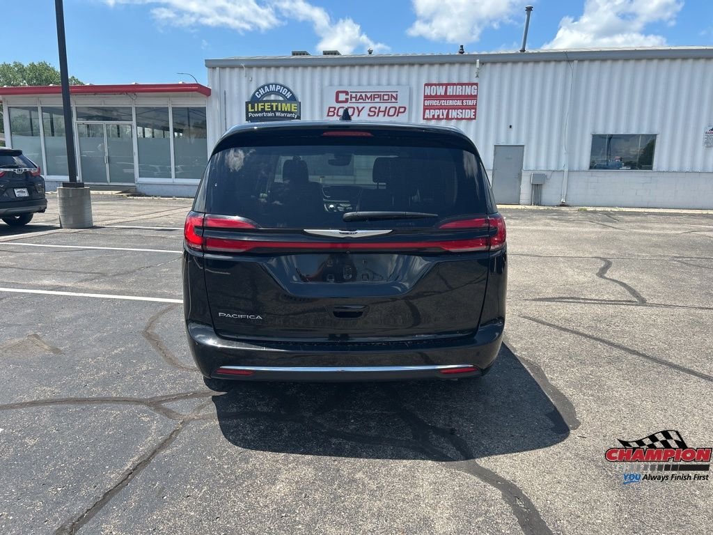 Used 2024 Black Chrysler Touring L image 4
