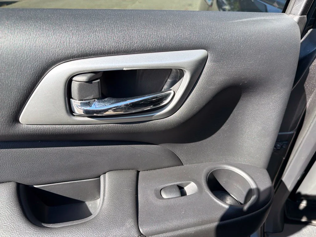 Used 2020 Gray Nissan Platinum image 11
