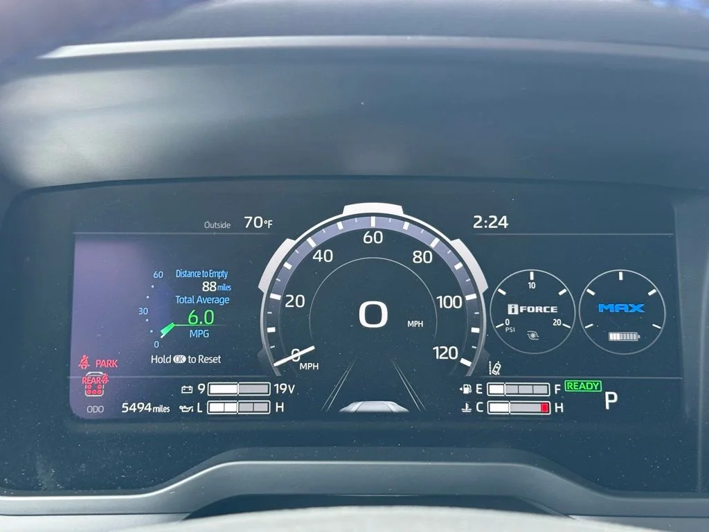 Certified Used 2025  Toyota Platinum image 30