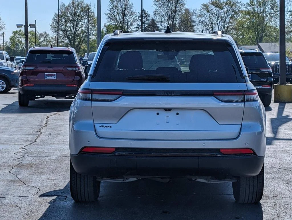 Used 2025 Silver Jeep Altitude image 8