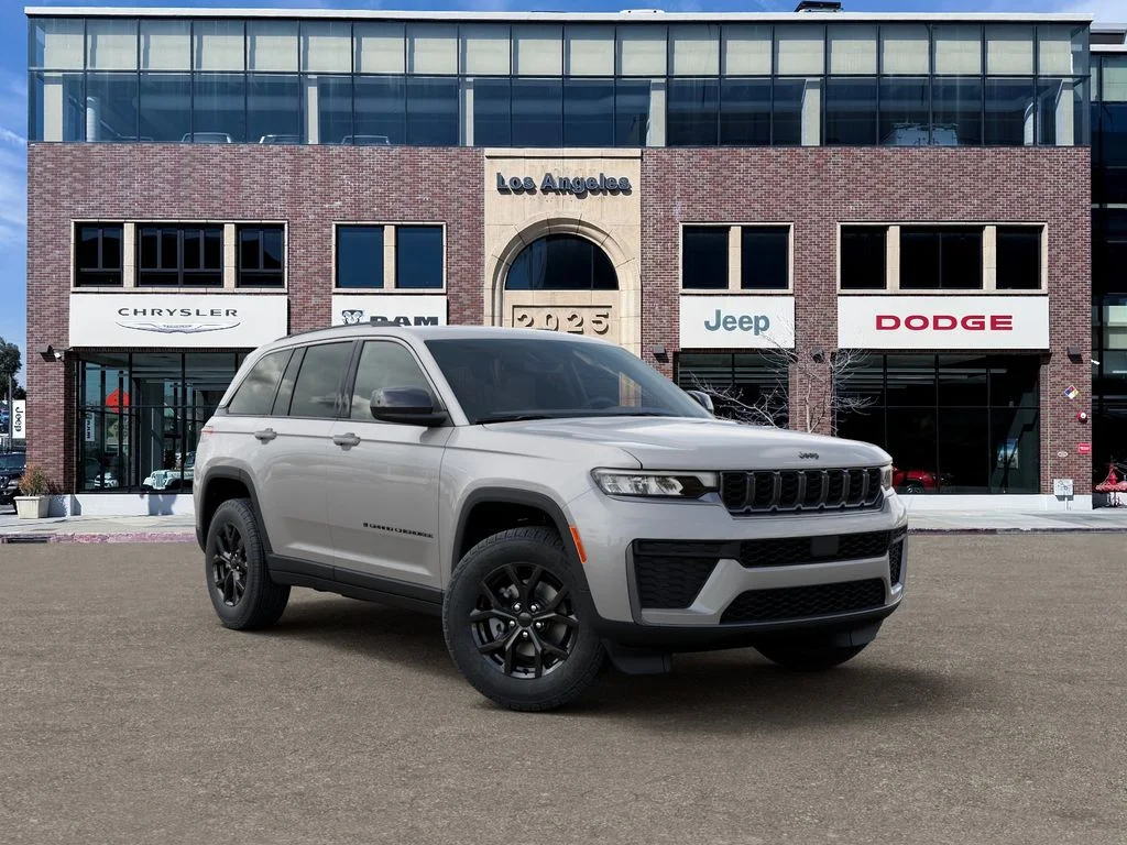 New 2026 Silver Zynith Exterior Paint Jeep Laredo Altitude image 5