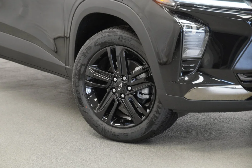 New 2026 Mosaic Black Metallic Chevrolet ACTIV image 8