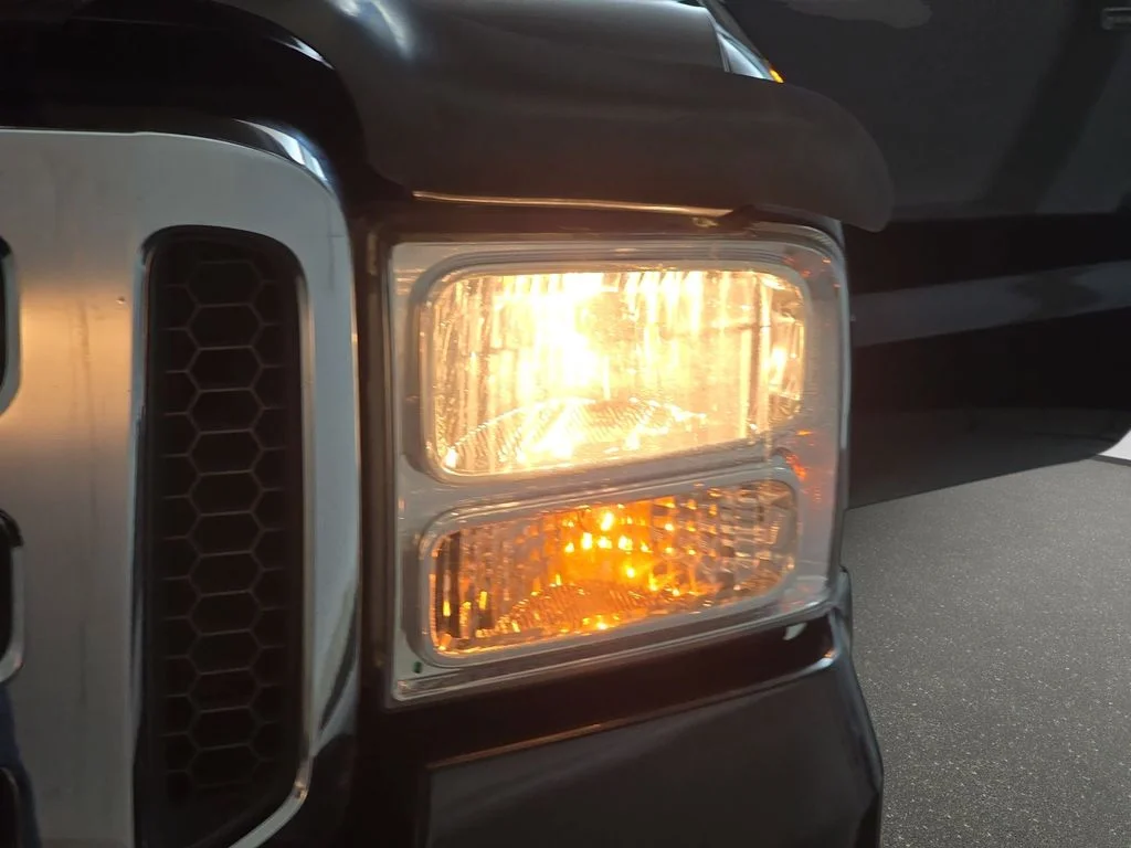 Used 2005 Black Clearcoat Ford Lariat image 23