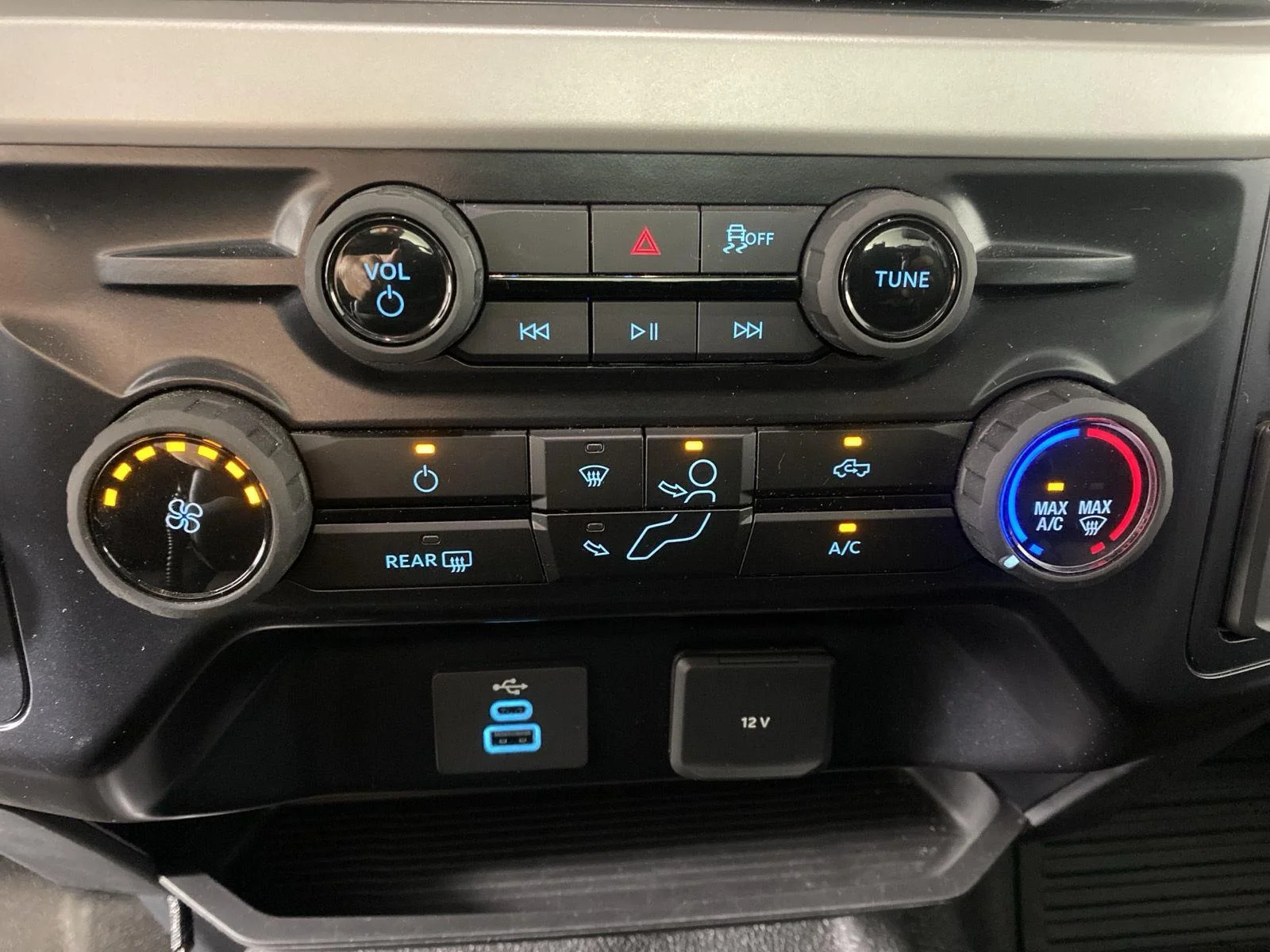 Used 2025 Oxford White Ford XLT image 22