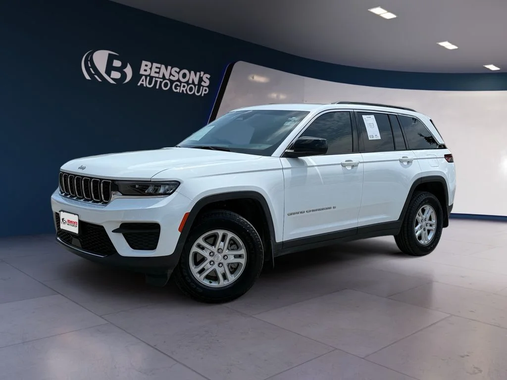 Used 2024 White Jeep Laredo image 1
