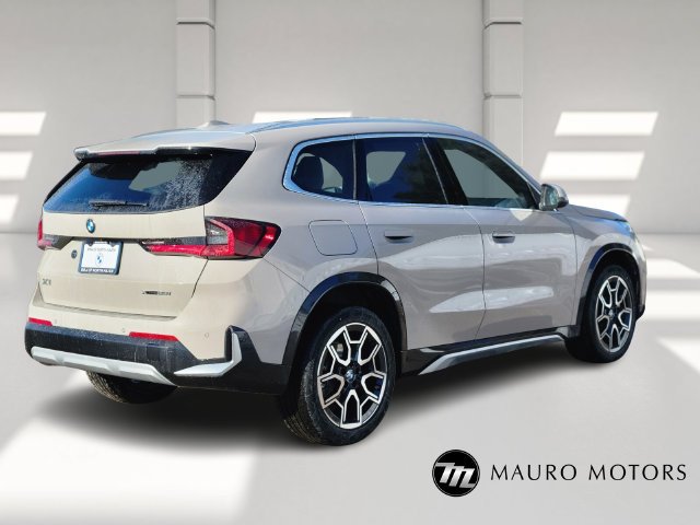 Used 2026 Beige BMW xDrive28i image 3