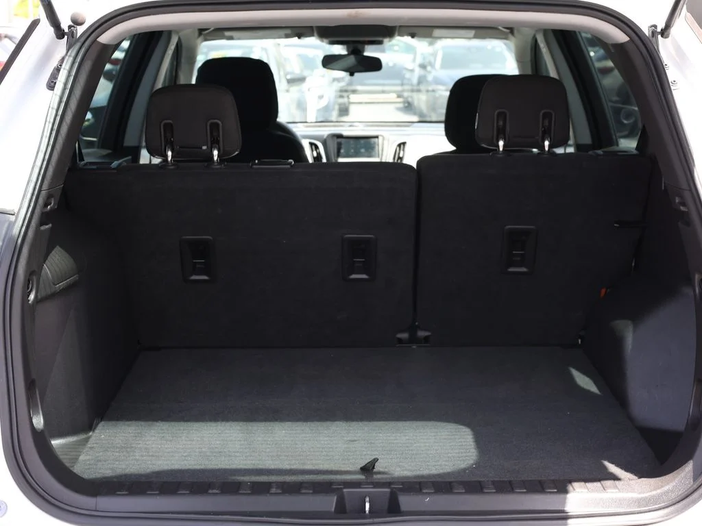Used 2019 White Chevrolet LS image 8