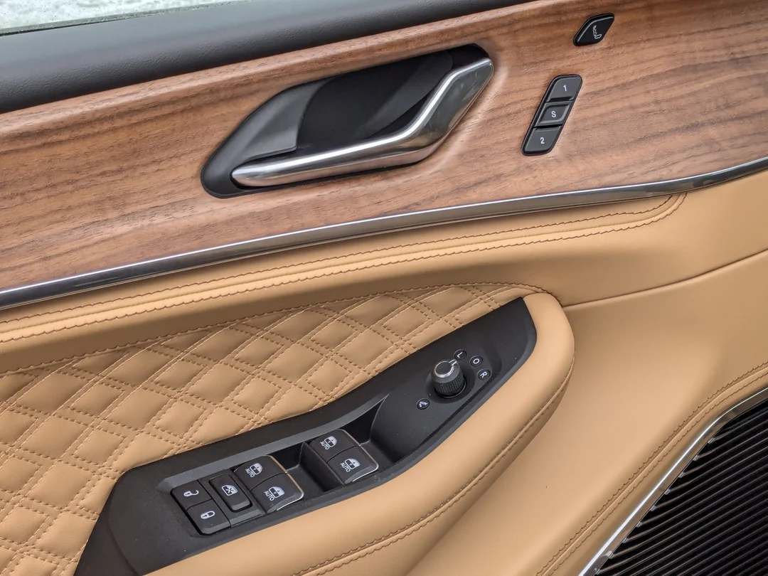 New 2025 Black Jeep Summit Reserve - - 4x4 - Panoramic Sunroof - Palermo Leather - McIntosh Audio & More! image 13