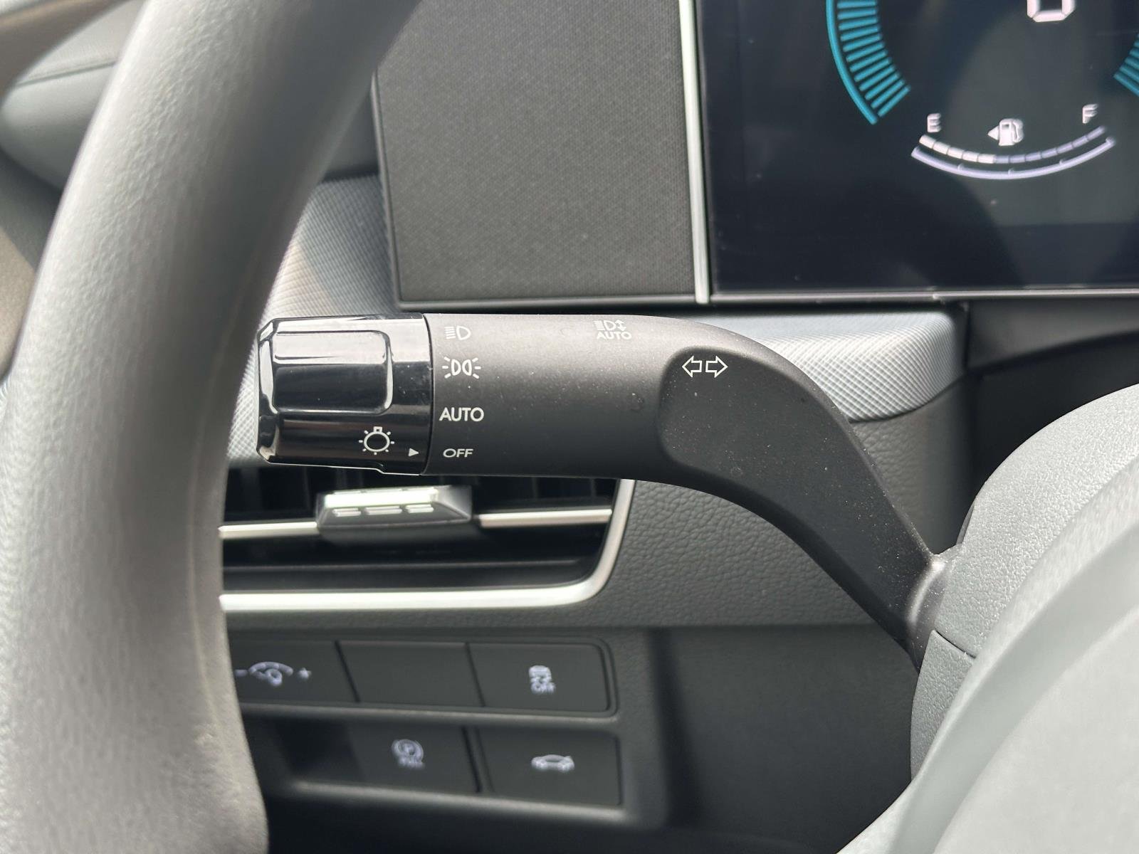 Certified Used 2025 White Hyundai SEL image 30