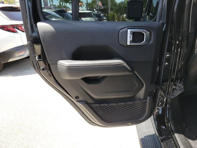 2022 Jeep Wrangler Unlimited Sahara 4XE - Photo 11