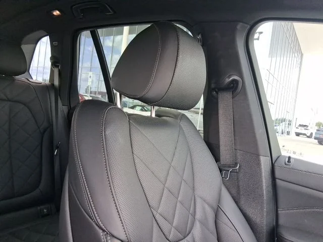 Used 2025 Gray BMW xDrive40i image 18