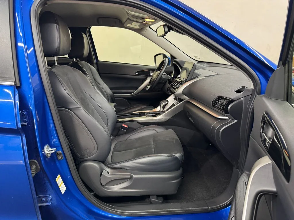 Used 2024 Blue Mitsubishi SE image 29