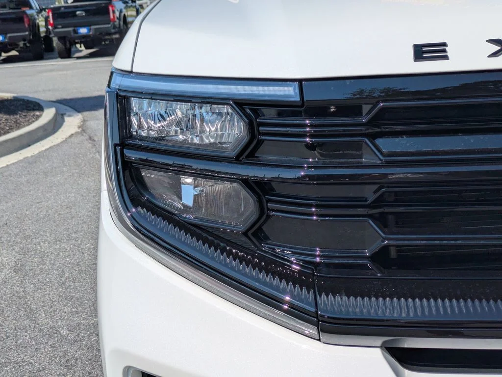 New 2027 Star White Metallic Tri-Coat Ford Platinum image 10